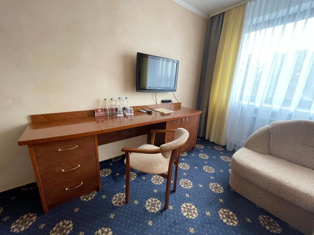Hotel Complex Ukraine Lutsk Exterior photo