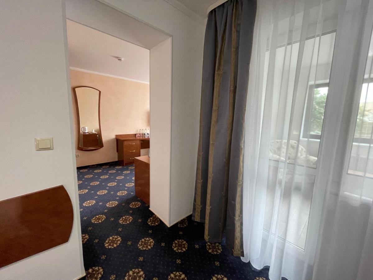 Hotel Complex Ukraine Lutsk Exterior photo