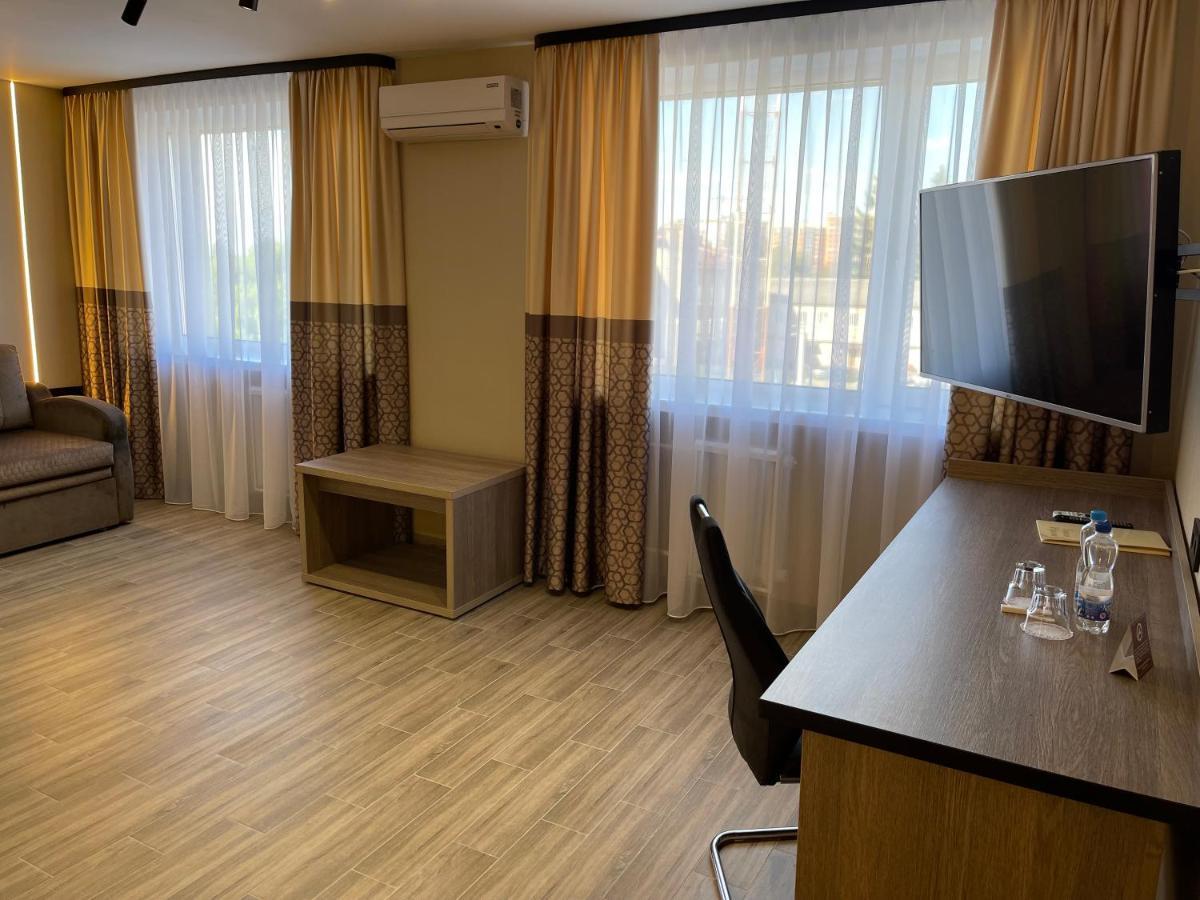 Hotel Complex Ukraine Lutsk Exterior photo