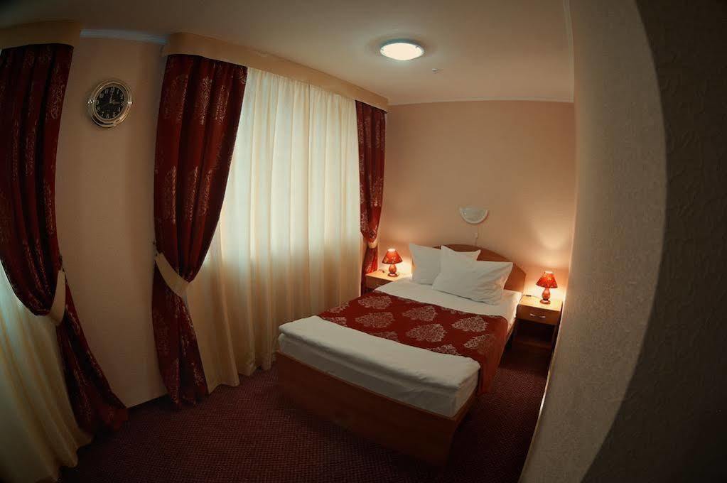 Hotel Complex Ukraine Lutsk Exterior photo